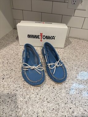 Minnetonka Blue Leather Moccasins with White Lacing
